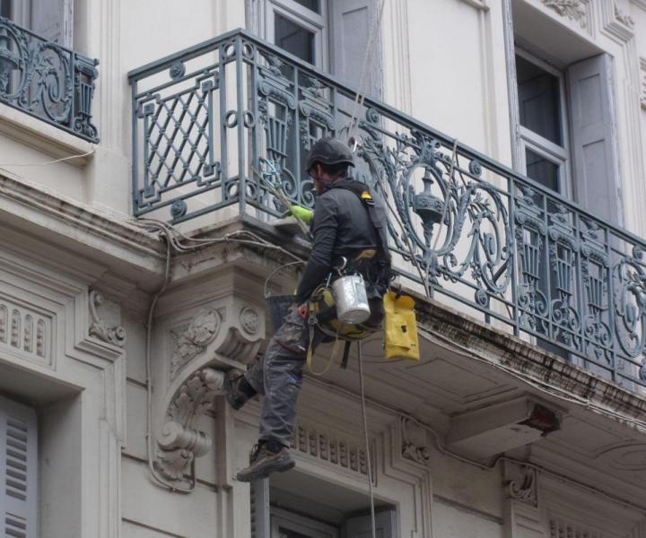Nous pouvons nettoyer la façade de votre bâtiment